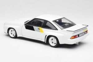 Opel Manta 400 Homologation Weiß Revell 1:18 8819 Metall — Bild 7 von 8