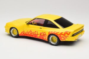 Opel Manta B Mattig Gelb mit Flamme MCG 1:18 MCG18115 Metall — Bild 5 von 6