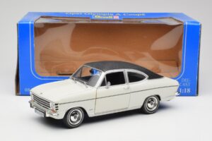 Opel Olympia A Coupe Weiß Schwarz Revell 1:18 8446 Metall — Bild 8 von 8
