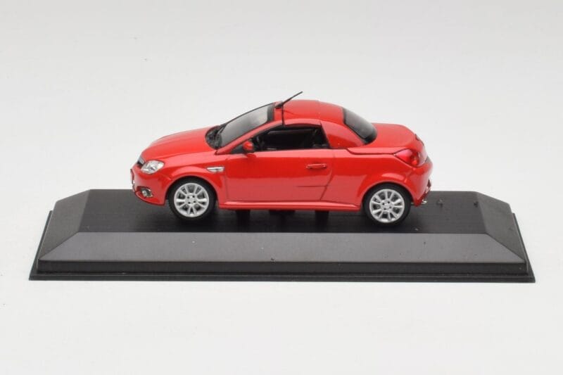 Opel Tigra TwinTop Magma Rot Minichamps 1:43 B24910027T Metall