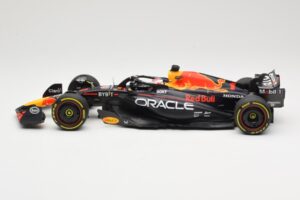 Oracle Red Bull Racing RB19 #1 M. Verstappen Winner Italian GP 2023 Minichamps 1:18 110231501 Metall — Bild 3 von 6