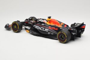 Oracle Red Bull Racing RB19 #1 M. Verstappen Winner Italian GP 2023 Minichamps 1:18 110231501 Metall — Bild 5 von 6