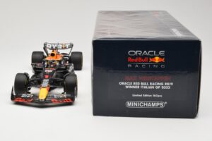 Oracle Red Bull Racing RB19 #1 M. Verstappen Winner Italian GP 2023 Minichamps 1:18 110231501 Metall — Bild 6 von 6