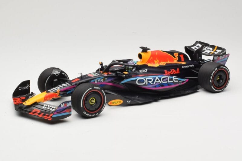 Oracle Red Bull Racing RB19 #1 M. Verstappen Winner Miami GP 2023 Minichamps 1:18 110230501 Metall