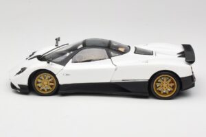 Pagani Zonda F Weiß Mondo Motors 1:18 157655 Metall — Bild 4 von 8