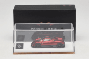 Pagani Zonda Tricolore Rot Henson & Heaven 1:64 PZTR01 Metall — Bild 7 von 7