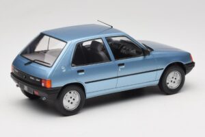 Peugeot 205 Blau MCG 1:18 MCG18491 Metall — Bild 2 von 6