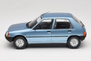 Peugeot 205 Blau MCG 1:18 MCG18491 Metall — Bild 3 von 6