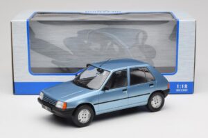 Peugeot 205 Blau MCG 1:18 MCG18491 Metall — Bild 6 von 6