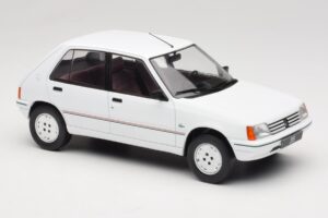 Peugeot 205 Weiß MCG 1:18 MCG18493 Metall — Bild 4 von 6