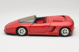 Pininfarina Mythos Rot Revell 1:18 8806 Metall — Bild 4 von 8