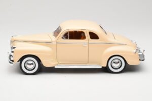 Plymouth Coupe Beige Road Signature 1:18 92398 Metall — Bild 4 von 8
