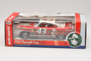 Plymouth Fury #43 R. Petty NASCAR 1960 Auto World 1:24 AW24003/06 Metall