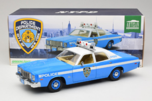 Plymouth Fury Police Pursuit New York Police Department GreenLight 1:18 19043 Metall — Bild 8 von 8