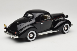 Pontiac Deluxe Schwarz Signature Models 1:18 18106 Metall — Bild 3 von 8