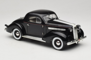 Pontiac Deluxe Schwarz Signature Models 1:18 18106 Metall — Bild 6 von 8