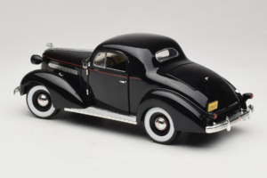 Pontiac Deluxe Schwarz Signature Models 1:18 18106 Metall — Bild 7 von 8