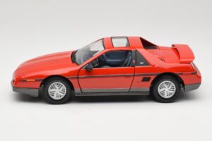 Pontiac Fiero GT Rot Road Signature 1:18 92588 Metall — Bild 4 von 8