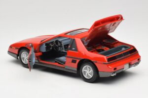 Pontiac Fiero GT Rot Road Signature 1:18 92588 Metall — Bild 5 von 8