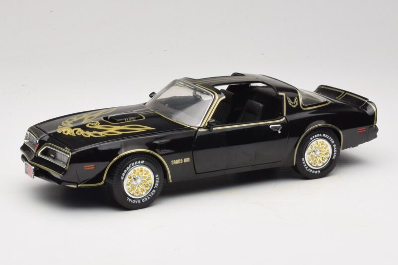 Pontiac Firebird Trans Am SE Smokey and the Bandit Joyride 1:18 33121 Metall