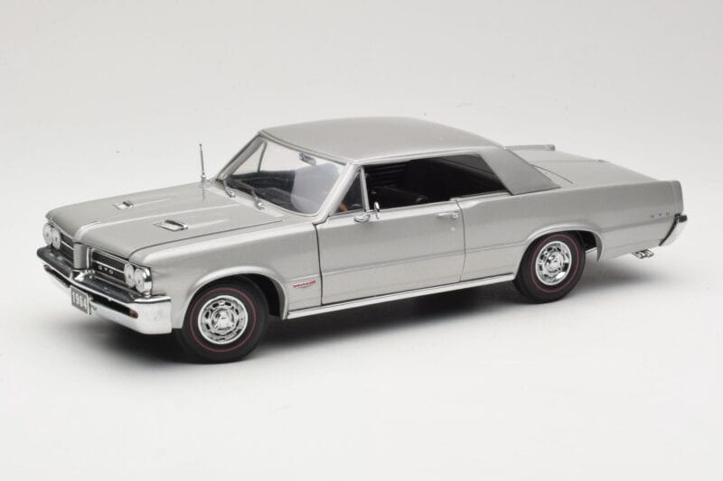 Pontiac GTO Silber Sun Star 1:18 1821 Metall