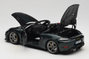 Porsche 718 Spyder RS Weissach Pack Forest Green Norev 1:18 187272 Metall — Bild 5 von 8