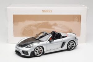 Porsche 718 Spyder RS Weissach Pack GT-Silver Metallic Norev 1:18 187270 Metall — Bild 8 von 8