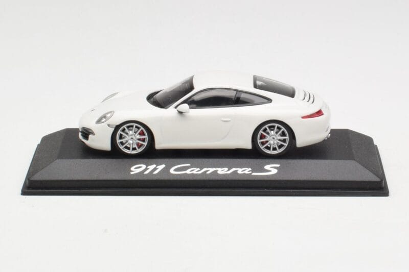Porsche 911 991 Carrera S Weiß IAA Frankfurt 2011 Minichamps 1:43 WAX20100090 Metall