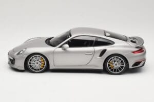 Porsche 911 991 Turbo S Silber Minichamps 1:18 113067126 Metall — Bild 4 von 8