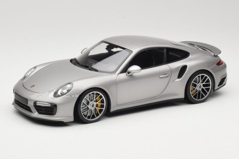 Porsche 911 991 Turbo S Silber Minichamps 1:18 113067126 Metall