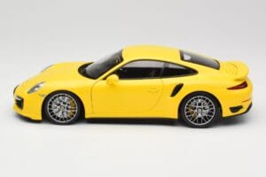 Porsche 911 991 Turbo S Gelb Mit Silbernen Felgen Minichamps 1:18 110062322 Metall — Bild 4 von 8