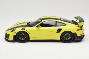 Porsche 911 GT2 RS 991.2 Weissach Package Grün Schwarze Felgen Minichamps 1:18 155068300-1 Metall — Bild 3 von 6