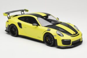 Porsche 911 GT2 RS 991.2 Weissach Package Grün Schwarze Felgen Minichamps 1:18 155068300-1 Metall — Bild 4 von 6