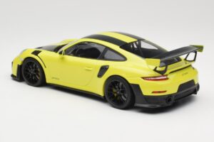 Porsche 911 GT2 RS 991.2 Weissach Package Grün Schwarze Felgen Minichamps 1:18 155068300-1 Metall — Bild 5 von 6