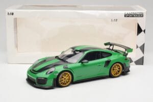Porsche 911 991.2 GT2 RS Weissach Package British Racing Grün & Goldene Räder Minichamps 1:18 153068318 Metall — Bild 6 von 6