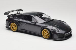 Porsche 911 991.2 GT2 RS Weissach Package Purple Metallic Mit Goldenen Magnesium-Felgen Minichamps 1:18 153068322 Metall — Bild 4 von 6