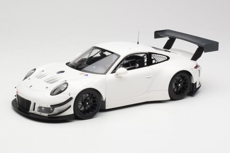Porsche 911 991.2 GT3 R Weiß mit Schwarzen Rädern Minichamps 1:18 155186900 Metall