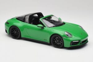 Porsche 911 991.2 Targa 4 GTS British Racing Grün Minichamps 1:18 155061065 Metall — Bild 4 von 6