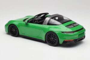 Porsche 911 991.2 Targa 4 GTS British Racing Grün Minichamps 1:18 155061065 Metall — Bild 5 von 6