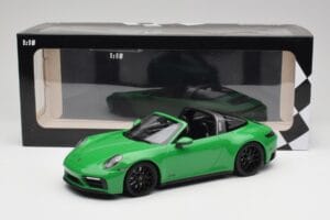Porsche 911 991.2 Targa 4 GTS British Racing Grün Minichamps 1:18 155061065 Metall — Bild 6 von 6