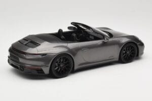 Porsche 911 992 Carrera 4 GTS Cabriolet Grey Metallic Minichamps 1:18 155063031 Metall — Bild 2 von 6
