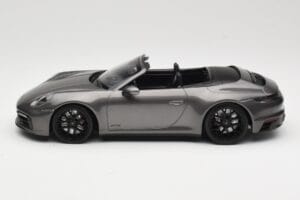 Porsche 911 992 Carrera 4 GTS Cabriolet Grey Metallic Minichamps 1:18 155063031 Metall — Bild 3 von 6