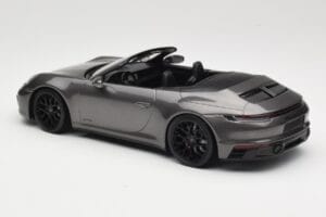 Porsche 911 992 Carrera 4 GTS Cabriolet Grey Metallic Minichamps 1:18 155063031 Metall — Bild 5 von 6