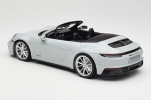 Porsche 911 992 Carrera 4 GTS Cabriolet Grau Minichamps 1:18 155063034 Metall — Bild 4 von 6