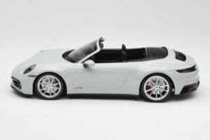 Porsche 911 992 Carrera 4 GTS Cabriolet Grau Minichamps 1:18 155063034 Metall — Bild 5 von 6