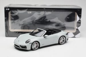 Porsche 911 992 Carrera 4 GTS Cabriolet Grau Minichamps 1:18 155063034 Metall — Bild 6 von 6