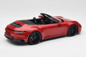 Porsche 911 992 Carrera 4 GTS Cabriolet Rot Minichamps 1:18 155063032 Metall — Bild 2 von 6