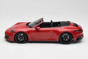 Porsche 911 992 Carrera 4 GTS Cabriolet Rot Minichamps 1:18 155063032 Metall — Bild 3 von 6