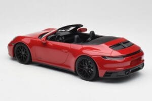 Porsche 911 992 Carrera 4 GTS Cabriolet Rot Minichamps 1:18 155063032 Metall — Bild 5 von 6