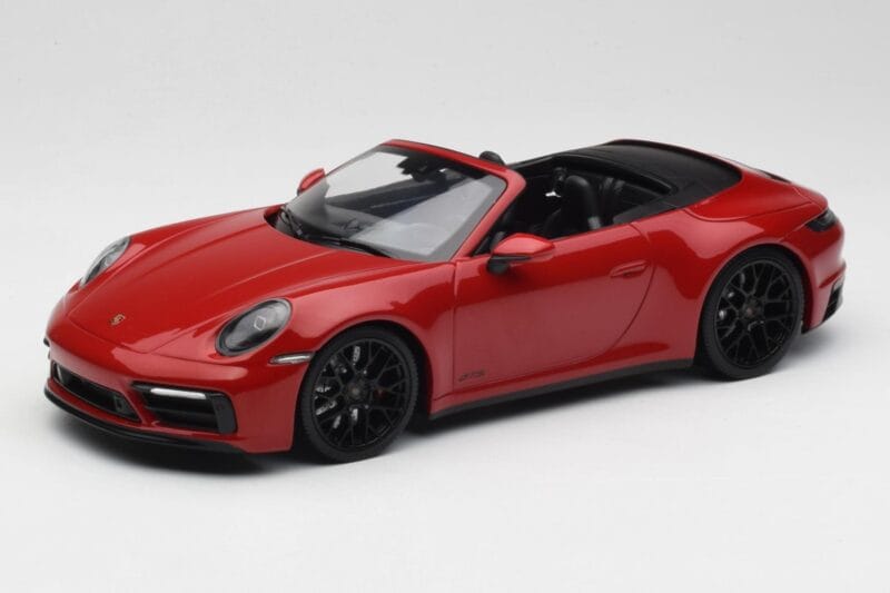 Porsche 911 992 Carrera 4 GTS Cabriolet Rot Minichamps 1:18 155063032 Metall